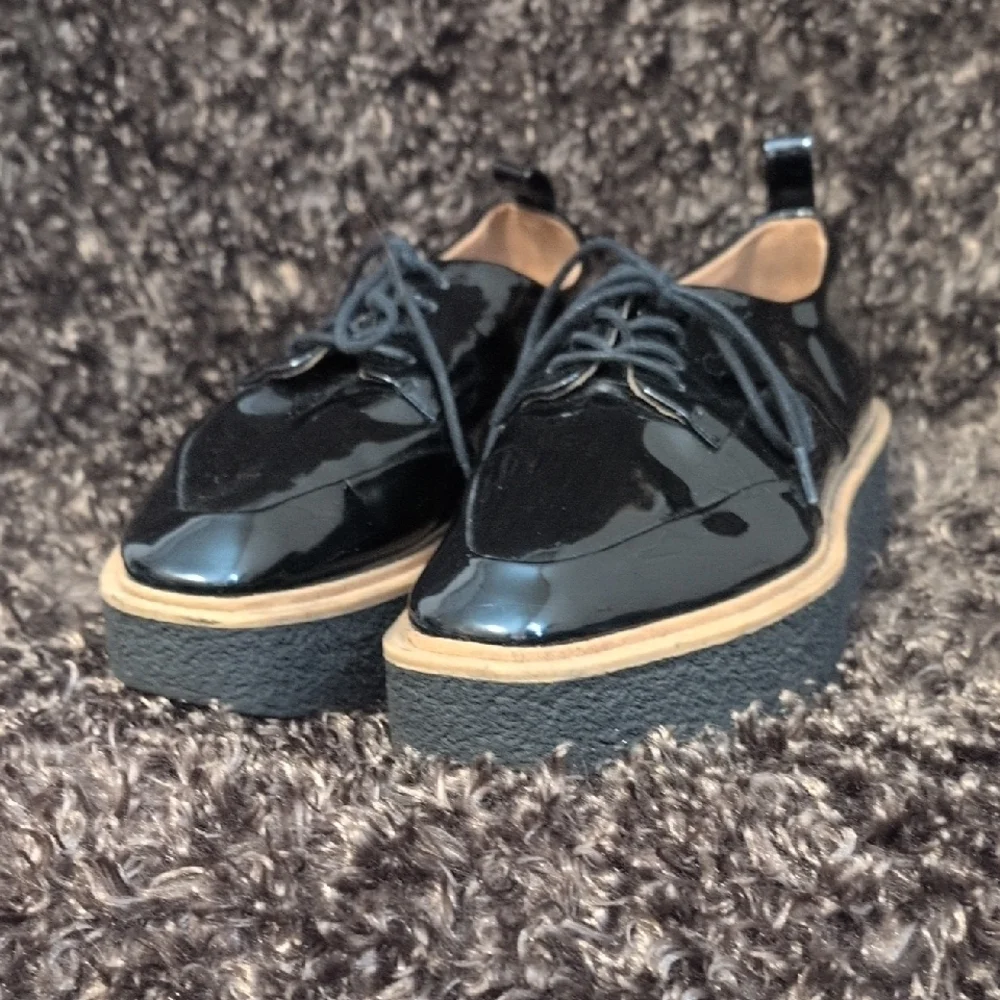 Like New Sleek Zara Black Patent Leather Oxfords